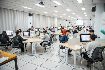 計算機應(yīng)用技術(shù)專業(yè) 引領(lǐng)未來技術(shù)開發(fā)的核心力量